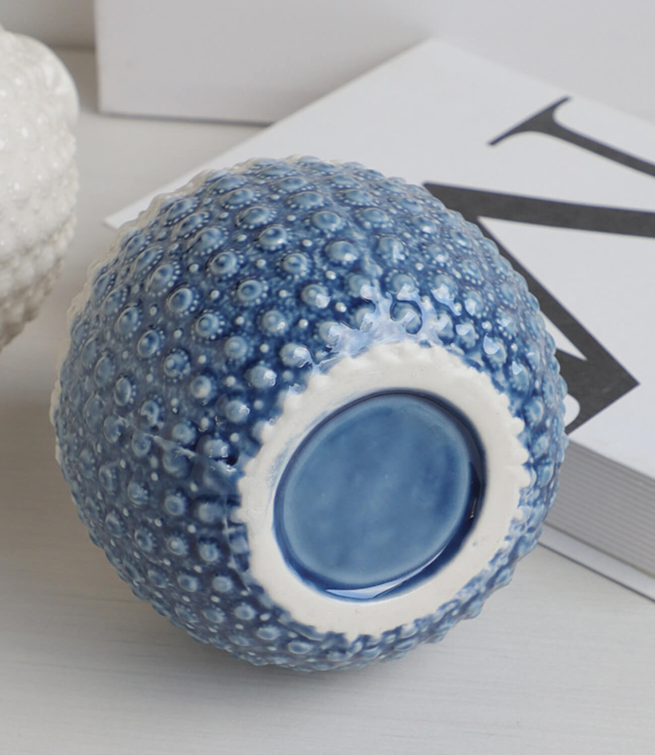 Detail showcase, every carved texture reflects the craftsmanship and aesthetic of artistry.