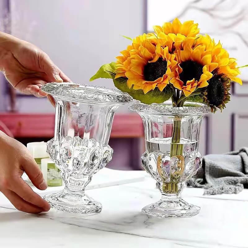 Make a statement with this distinctive vintage home decor piece – a ribbed glass vase that gracefully holds roses, tulips, carnations, orchids, sunflowers, and various artificial and dried flower stems. 🌻