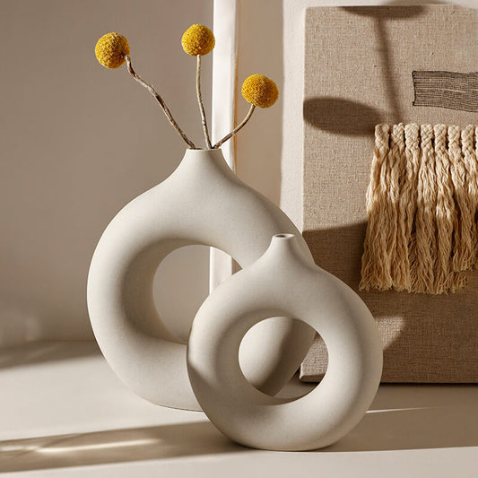  Vividly showcasing the doughnut-shaped ceramic vase with a minimalist Nordic style.