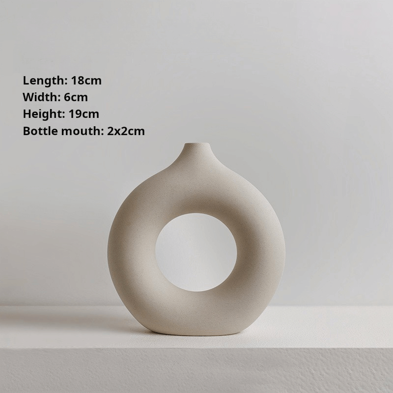 Displaying the dimensions and specifications of the medium-sized ceramic vase.