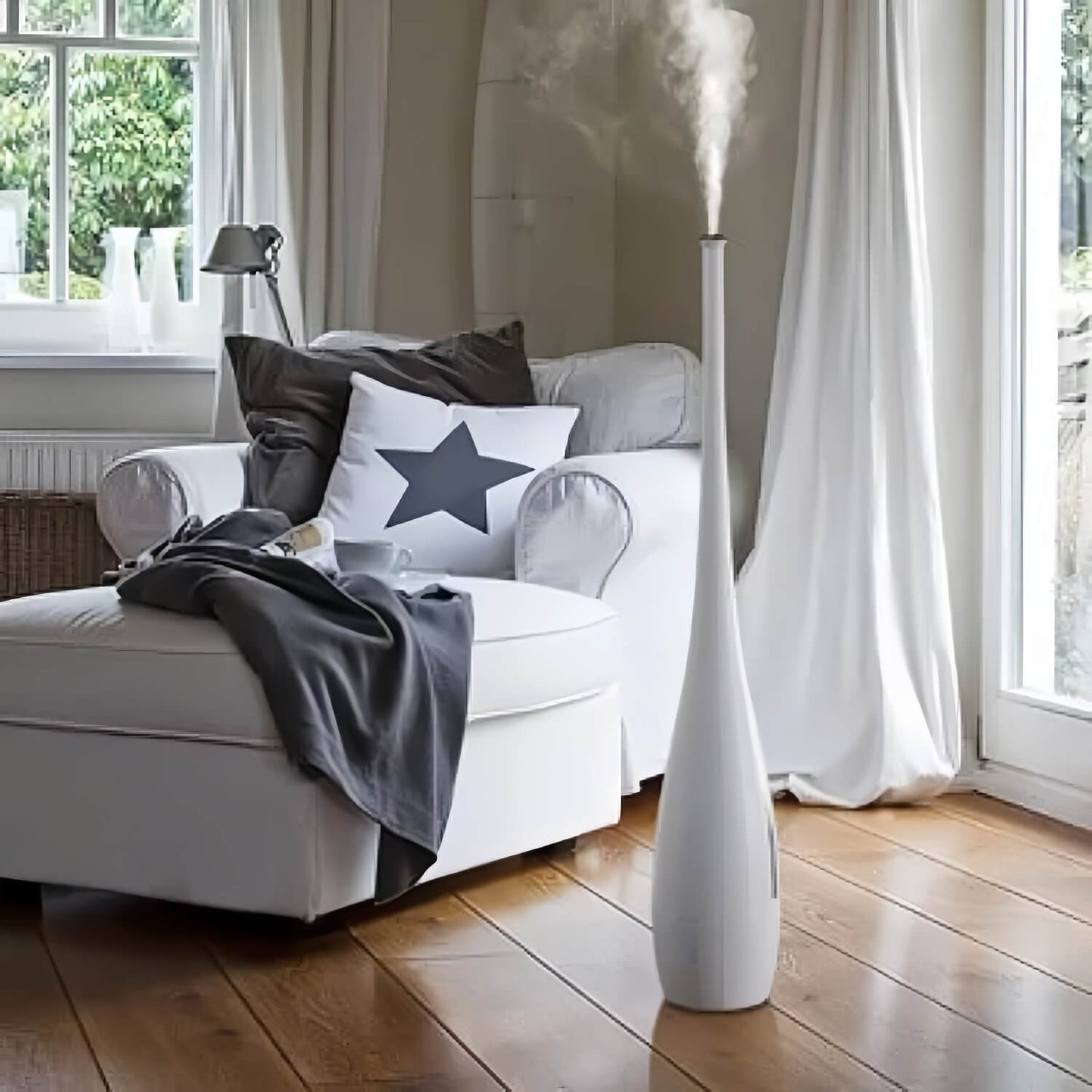 Mega Mist Power: Immerse large spaces in a refreshing mist with an impressive 300ml/h output