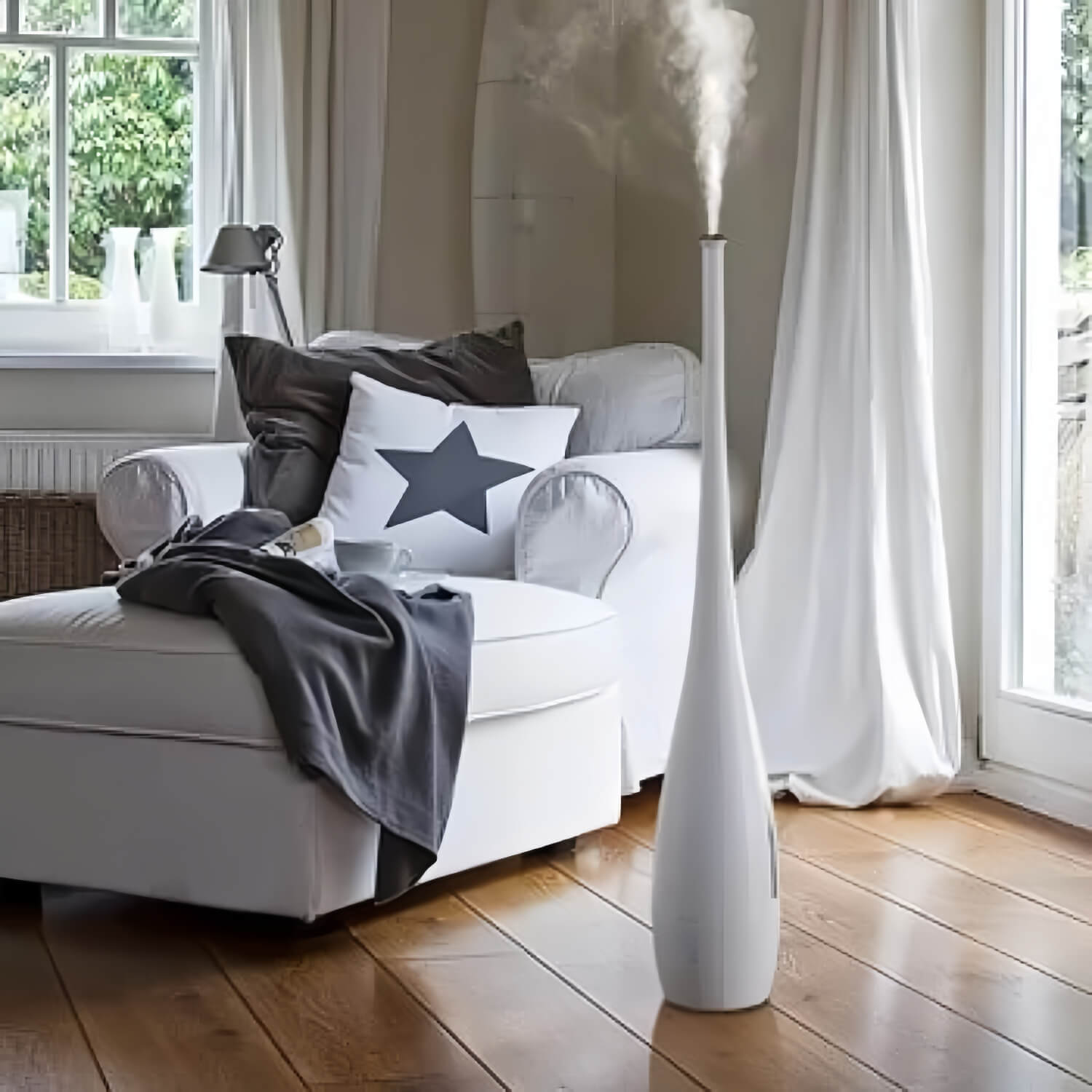 Mega Mist Power: Immerse large spaces in a refreshing mist with an impressive 300ml/h output