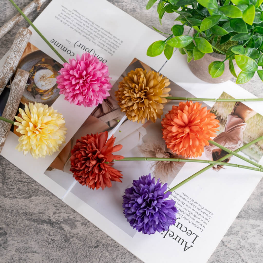 Achieve a natural feel in your decor with our Premium Artificial Dandelion and Faux Flowers in a beautifully crafted display. 🌼