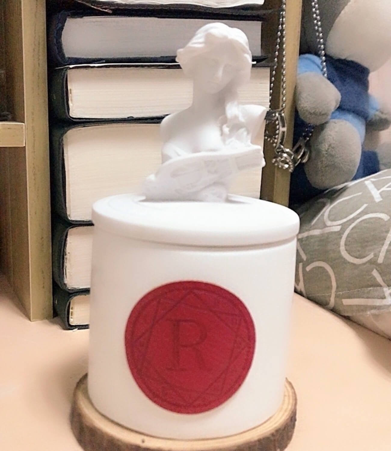 Customized Roman Relief Aromatherapy Candle.