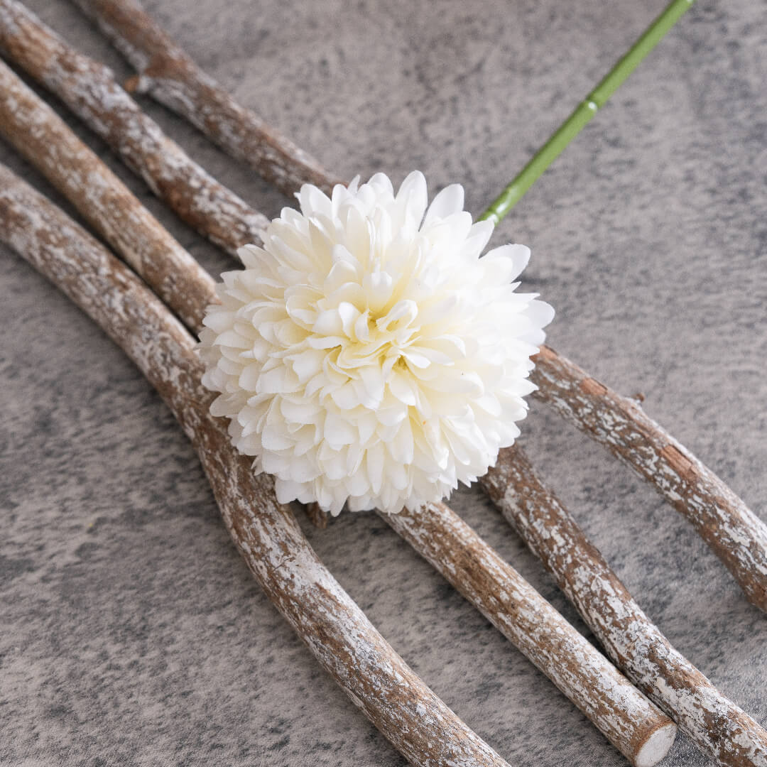 Pure white blossoms bring purity and freshness to your space, perfectly interpreted by our Premium Artificial Dandelion and Faux Flowers. 🌼