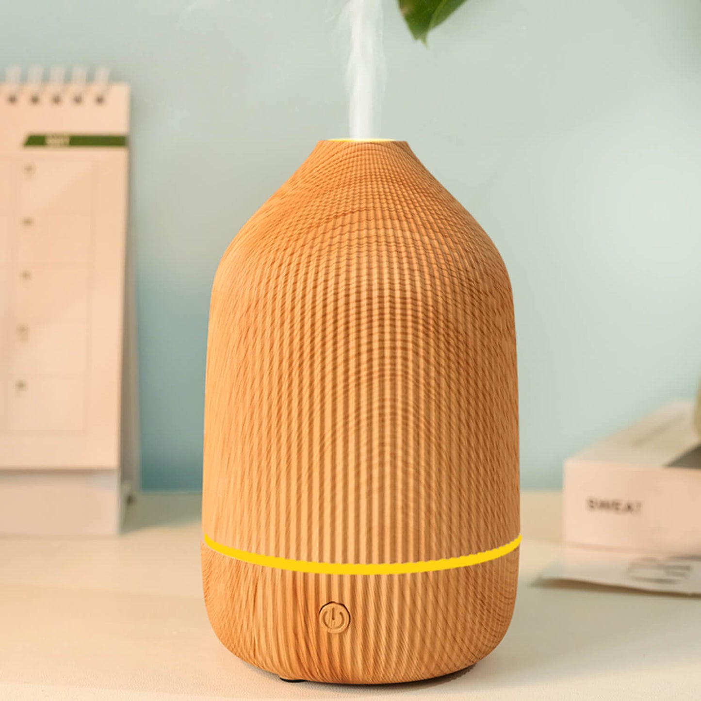 SereneVase Diffuser - Wood Grain Design, Merging Elegance with Nature.